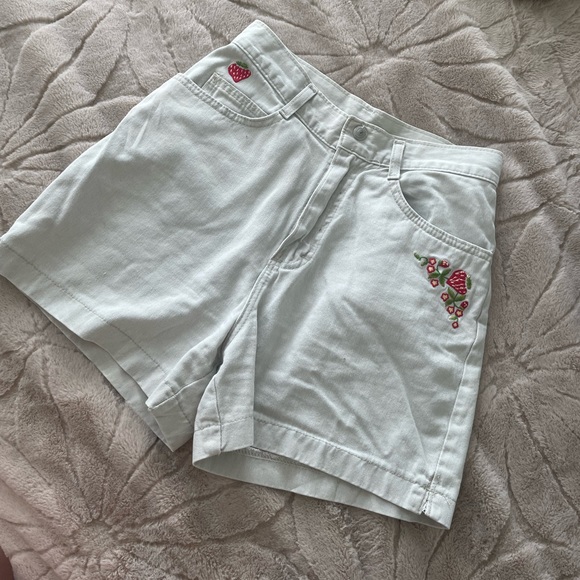 Vintage strawberry Lee shorts - Picture 2 of 5